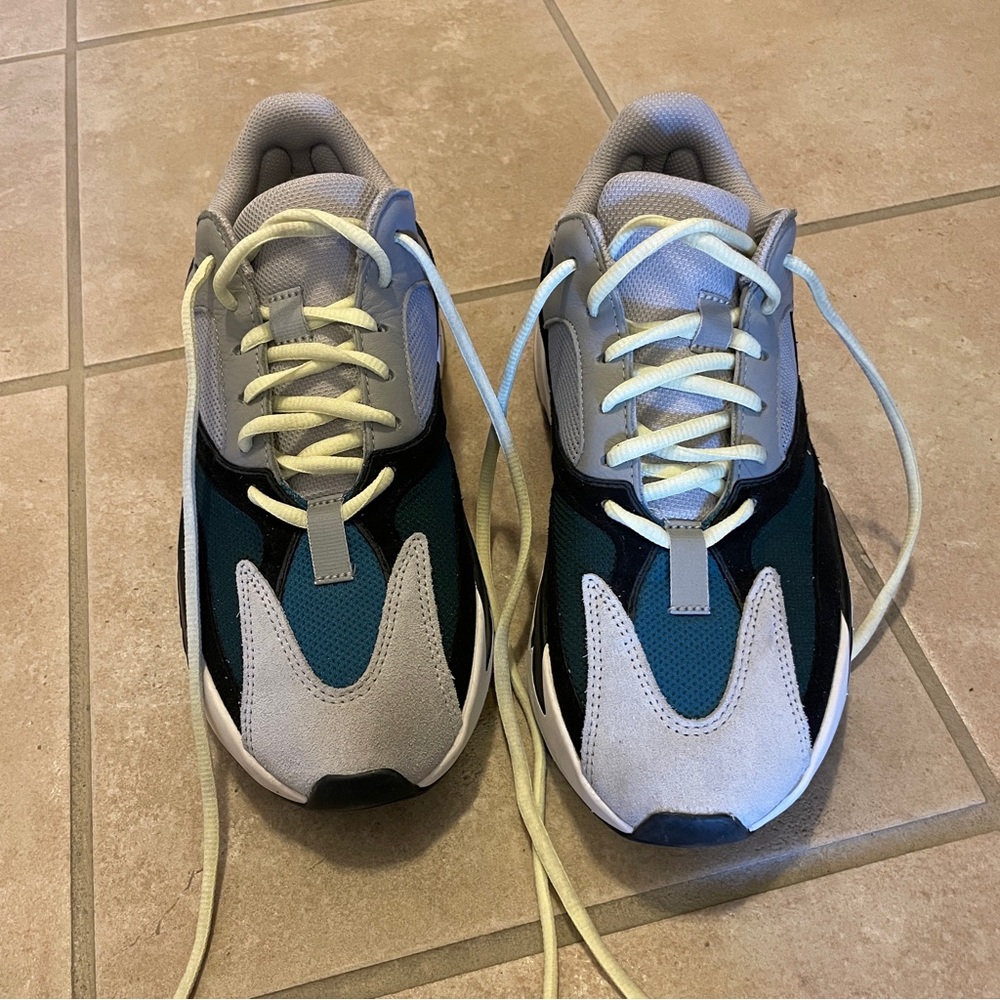 Yeezy Wave Runner 700 Reps (size 8.5)